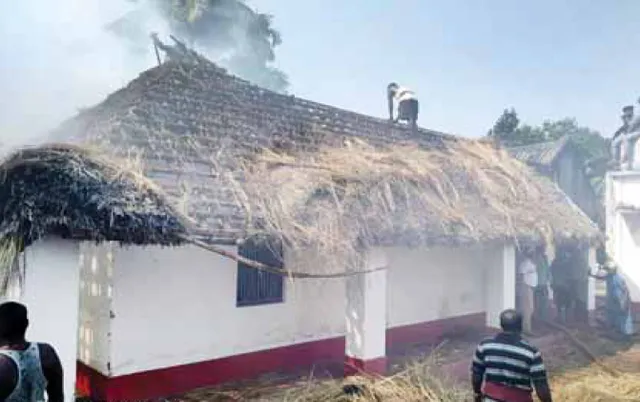 ବରିଷ୍ଠ ବିଜେପି ନେତା ବିଜୟ ମହାପାତ୍ରଙ୍କ ଗାଁ ଘର ଜଳିଗଲା