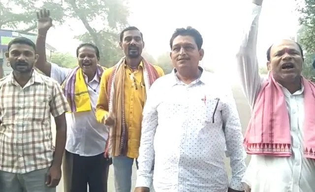 କପିଳେଶ୍ୱର ମନ୍ଦିରରୁ ଚୋରି ପ୍ରତିବାଦରେ ସୋନପୁର-ବିନିକା ମୁଖ୍ୟ ରାସ୍ତା ଅବରୋଧ