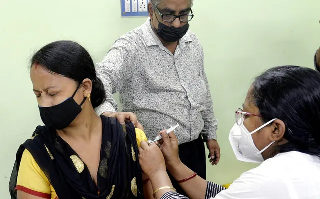 ଆଜି ୮୦୦ ତଳେ ଦେଶର ଦୈନିକ କୋଭିଡ୍‌-୧୯ ସଂକ୍ରମଣ; ୧୩୦୦୦ ତଳେ ସକ୍ରିୟ ଆକ୍ରାନ୍ତଙ୍କ ସଂଖ୍ୟା