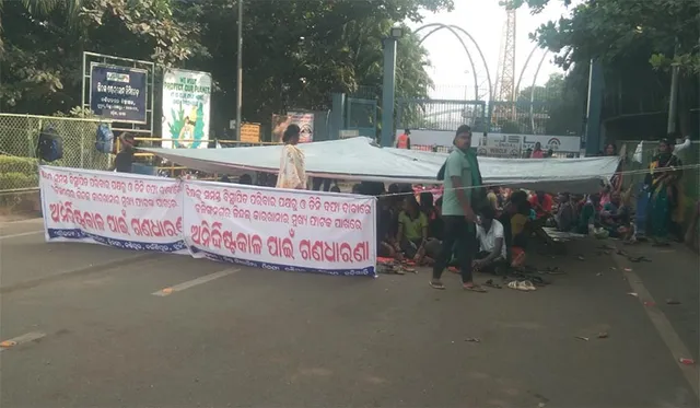 ଜିନ୍ଦଲ ଷ୍ଟେନଲେସ ଫାଟକ ଆଗରେ ଧାରଣା ଜାରି, ଏଡିଏମ ଅଫିସରେ ଆଲୋଚନା ବିଫଳ 