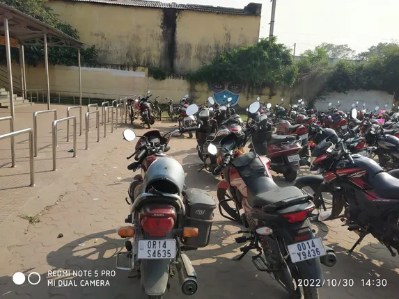 ରାଉରକେଲା ରେଳ ଷ୍ଟେସନ: ବିନା ଚୁକ୍ତିନାମା‌ରେ ପାର୍କିଂ ଫି’ ଆଦାୟ