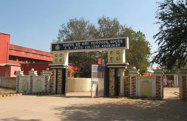 ଧରଣୀଧର ମହାବିଦ୍ୟାଳୟ; ୧୩ଟି ବିଷୟରେ​ ଖୋଲିଲା ସ୍ନାତକୋତ୍ତର