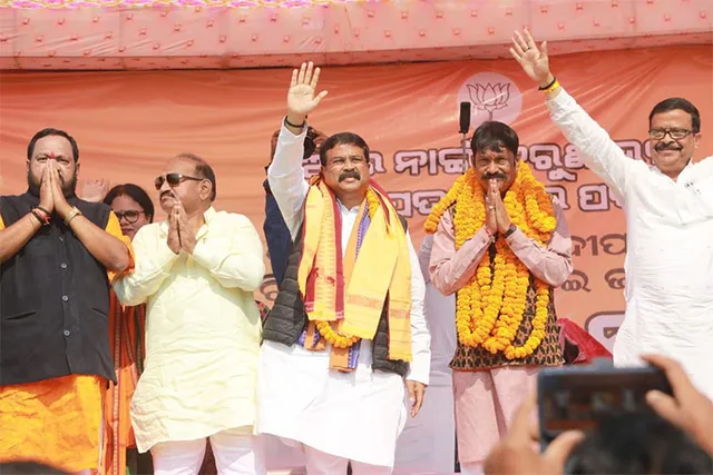 ପ୍ରଚାରକୁ ଓହ୍ଲାଇଲେ ଧର୍ମେନ୍ଦ୍ର, ନବୀନଙ୍କୁ ସିଧା ଟାର୍ଗେଟ୍‌ କଲେ