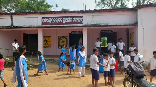 ସରିଯିବ ଶିକ୍ଷାବର୍ଷ: ବହି ଖୋଲା ହୋଇନି, ତିନି ଶିକ୍ଷକ ଆନ୍ଦୋଳନରେ