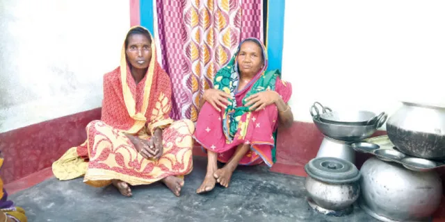 ଦୁରାରୋଗ୍ୟରେ ଆକ୍ରାନ୍ତ ସବିତାଙ୍କୁ ଭରସା ବୁଢ଼ୀମାଆ, ଝିଅର ଭବିଷ୍ୟତକୁ ନେଇ ସନ୍ଦିହାନରେ