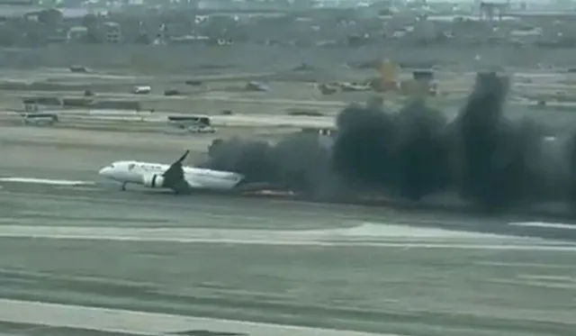 ଉଡ଼ାଣ ବେଳେ ବିମାନ ବନ୍ଦରରେ ଦମକଳ ସହିତ ଧକ୍କା ଖାଇ ପୋଡ଼ିଗଲା ବିମାନ; ୨ ଅଗ୍ନିଶମ କର୍ମଚାରୀ ମୃତ