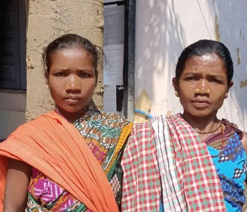 ଭତ୍ତାରୁ ବଞ୍ଚିତ ଦୁଇ ହିତାଧିକାରୀ ବିତାଇ ଓ ଡମୁଣି