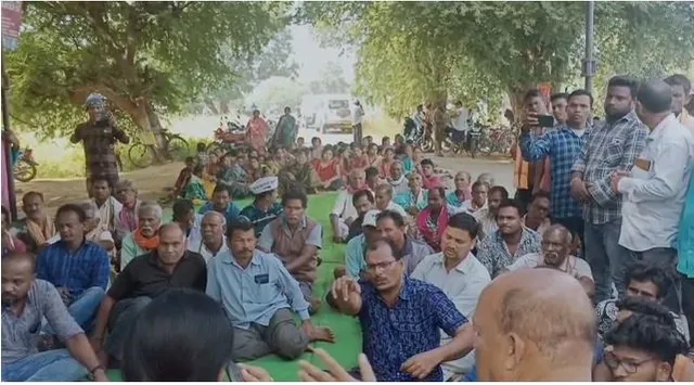 ଧାନମଣ୍ଡି ଖୋଲିବା ଦାବିରେ ଚାଷୀଙ୍କ ଆନ୍ଦୋଳନ, ଏମ୍‌ରାମପୁର-ବଲାଙ୍ଗୀର ରାସ୍ତାରେ ଯାତାୟତ ପ୍ରଭାବିତ