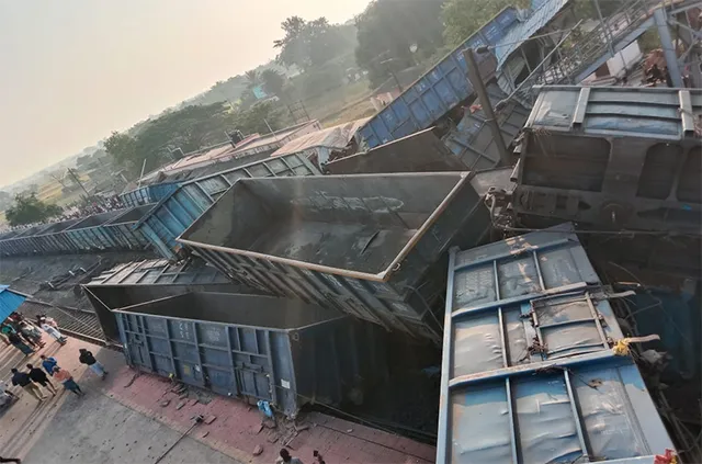 ପ୍ଲାଟଫର୍ମରେ ପଶିଗଲା ମାଲଗାଡ଼ି: କୋରେଇ ଷ୍ଟେସନରେ ୧୪ଟି ୱାଗନ ଲାଇନ୍‌ଚ୍ୟୁତ, ୩ ମହିଳା ମୃତ, ୪ ଆହତ