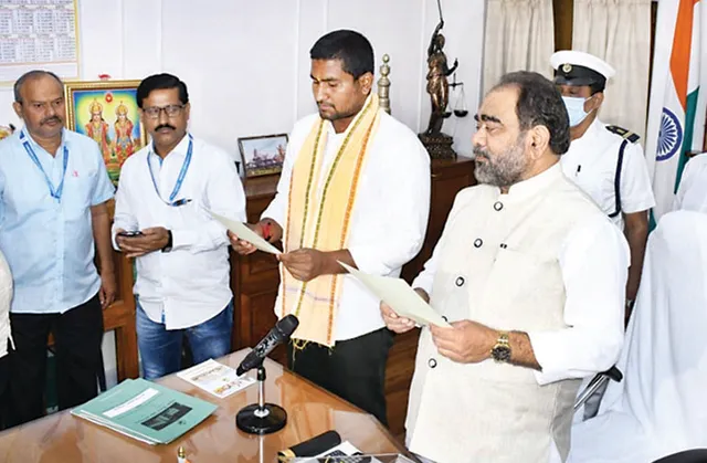 ବିଧାୟକ ଭାବେ ଶପଥ ନେଲେ ସୂର୍ଯ୍ୟବଂଶୀ ସୂରଜ