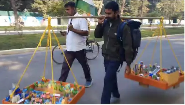 ପ୍ରକଳ୍ପ ମଡେଲ କାନ୍ଧରେ ବୋହି ପଦଯାତ୍ରାରେ ମୁକ୍ତିକାନ୍ତ