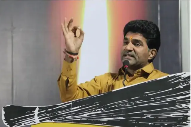 ଗୁଜୁରାଟ ବିଧାନସଭା ନିର୍ବାଚନ : ଇସୁଦାନ ଗଡ଼ଭୀଙ୍କୁ  ମୁଖ୍ୟମନ୍ତ୍ରୀ ପ୍ରାର୍ଥୀ ଭାବେ ଘୋଷଣା କଲେ କେଜ୍ରିୱାଲ