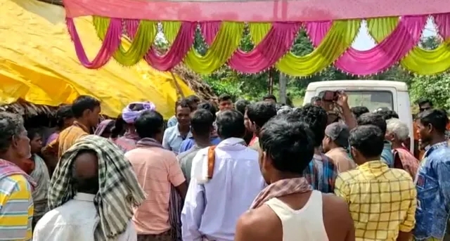 ଅଜବ ଗାଁର ଗଜବ ଘଟଣା: ଗ୍ରାମବାସୀଙ୍କୁ ହାଣ୍ଡିଆ ନଦେବା ଯୋଗୁଁ ବନ୍ଦ ରହିଲା ବାହାଘର