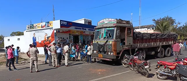 ଟ୍ରକ୍‌ ଧକ୍କାରେ ଜଣେ ମୃତ, ଘଟଣାସ୍ଥଳରେ ଉତ୍ତେଜନା, ରାସ୍ତା ଅବରୋଧ