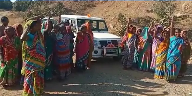 ସାହାଣିଡିହ କଳାପଥର ଖାଦାନ: ମାପଚୁପକୁ ବିରୋଧ,ତହସିଲଦାରଙ୍କୁ ଉଦ୍ଧାର କଲା ପୁଲିସ