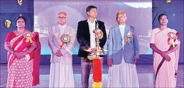 ଲୟଲା ସ୍କୁଲରେ ପ୍ୟାରେଣ୍ଟ୍‌ସ ନାଇଟ୍