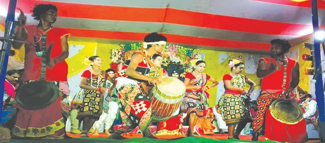 ଘୁଡୁକା, ଡାଲଖାଇ ନାଚରେ ଝୁମିଲେ ଦର୍ଶକ