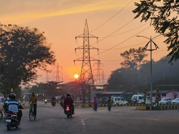 ନାଲକୋନଗର ଆକାଶରେ ୨୦୨୨ ମସିହାର ଶେଷ ଦିନରେ ସୂର୍ଯ୍ୟାସ୍ତ ସମୟର ଦୃଶ୍ୟ। (ଫଟୋ: ସୁଜିତ୍‌)