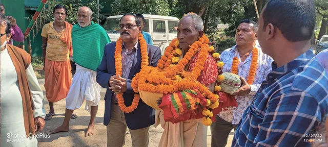 ମା’ବଡରାଉଳଙ୍କ ପୀଠରେ ପୂଜା କରି କାଠ କାଟିବା ଅନୁମତି ମାଗିଲେ