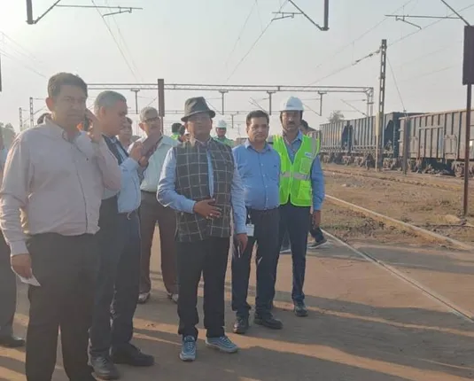 ଭଦ୍ରକ ରେଳ ଷ୍ଟେସନର ନିରୀକ୍ଷଣ ଏବଂ ଭୁବନେଶ୍ୱର ଏବଂ ଧାମରା ବନ୍ଦର ମଧ୍ୟରେ ୱିଣ୍ଡୋ ଟ୍ରେଲିଂ ନିରୀକ୍ଷଣ