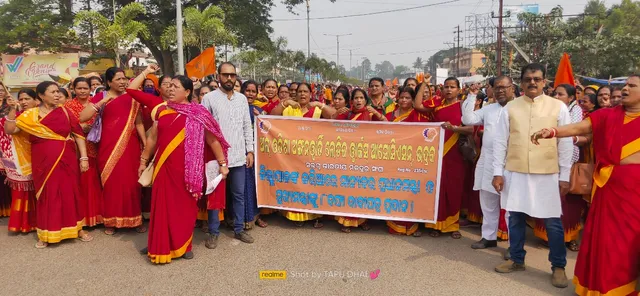 ଭଦ୍ରକ : ୮ ଦଫା ଦାବୀ ନେଇ ଗଜିର୍ଲେ ଅଙ୍ଗନଓ୍ଵାଡି କର୍ମୀ