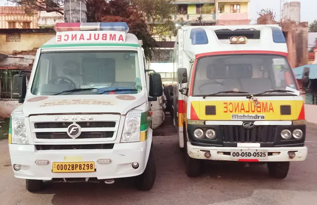 ଖତ ଖାଉଛି ପୌର ନିଗମର ଦୁଇ ଆମ୍ବୁଲାନ୍ସ, ତିନି ମାସ ଧରି ଟେଣ୍ଡର୍‌ ପ୍ରକ୍ରିୟାରେ ଅଟକିଛି ସ୍ବର୍ଗରଥ ଯୋଜନା