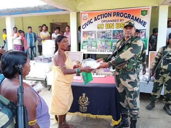 ନକ୍ସଲଙ୍କ ସହିଦ ସପ୍ତାହକୁ ଚ୍ୟାଲେଞ୍ଜ: ଦୁର୍ଗମ ନକ୍ସଲ ପ୍ରବଣ ମାଡକାପଦରରେ ବିଏସଏଫର ଜନସମ୍ପର୍କ ଶିବିର