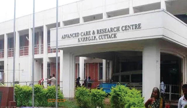 ଶିଶୁଭବନରେ ଏମିତି ଡିଜିଟାଲ୍ ବ୍ୟବସ୍ଥା, ଅନ୍‌ଲାଇନ୍ ଟିକଟ୍ ବୁକିଂ ବନ୍ଦ; ଦୈନିକ ଧାଡ଼ିରେ ୬୦୦ ରୋଗୀ