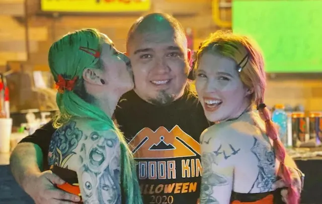 ୧ ବରକୁ ୨ କନ୍ୟା; ଥାଇଲାଣ୍ଡ୍‌ ଟ୍ରିପ୍‌ରେ ଯିବାକୁ ଅଜଣା ବ୍ୟକ୍ତିଙ୍କୁ ନିମନ୍ତ୍ରଣ କରୁଛନ୍ତି ଏହି ୩ ସାଥୀ