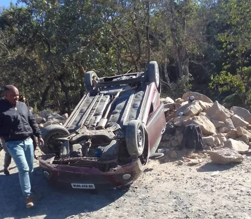 ଗୁପ୍ତେଶ୍ୱର ଡକ୍ରିଘାଟିରେ ଓଲଟିଲା କାର, ଯାତ୍ରୀ ସୁରକ୍ଷିତ