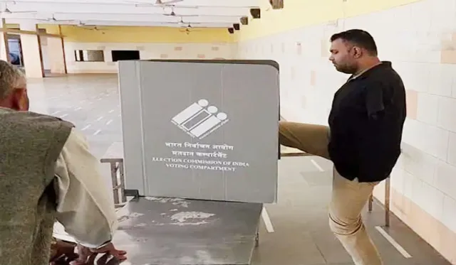 ୨୦ବର୍ଷ ପୂର୍ବେ ହାତ ହରାଇ ଥିବାରୁ ପାଦର ଆଙ୍ଗୁଠିରେ କଲେ ମତଦାନ