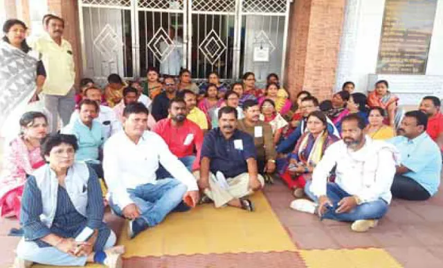 ମହିଳା କର୍ପୋରେଟର୍‌ଙ୍କୁ କମିସନରଙ୍କ ପ୍ରଶ୍ନ: ଏତେ ଜେଇ ପ୍ରେମ କ’ଣ ପାଇଁ?