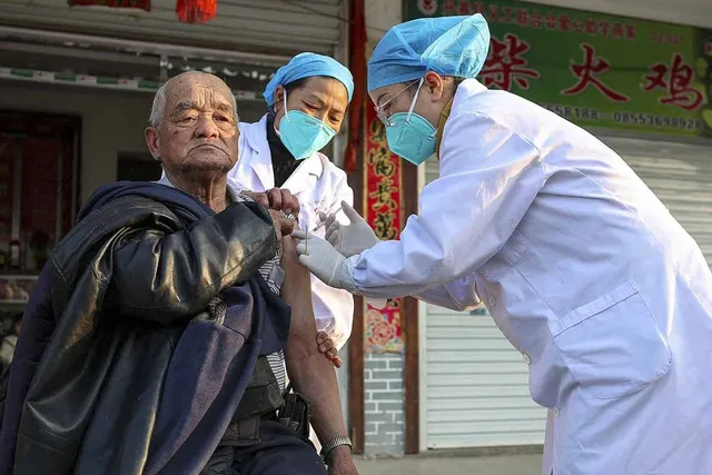 ଚୀନ୍‌ରେ ପ୍ରାୟ ୨୪ ନିୟୁତ ବୟସ୍କ ବ୍ୟକ୍ତି ଏପର୍ଯ୍ୟନ୍ତ କୋଭିଡ୍‌ ଟିକା ନେଇ ନାହାନ୍ତି: ରିପୋର୍ଟ