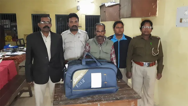 ରାଉରକେଲା ଦେଇ ଟ୍ରେନ୍‌ରେ ଗଞ୍ଜେଇ ଚାଲାଣ ନିତିଦିନିଆ, ରେଳ ଷ୍ଟେସନ କେନ୍ଦ୍ରସ୍ଥଳୀ