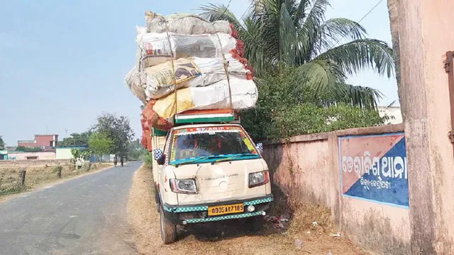 ଆର୍‌ଟିଓ ଗାଡ଼ି ଯାଞ୍ଚ ବେଳେ ଅଘଟଣ: ପିକ୍‌ଅପ୍‌ ଭ୍ୟାନ୍‌ ଚଢ଼ାଇ ଗୃହରକ୍ଷୀଙ୍କୁ ହତ୍ୟା!