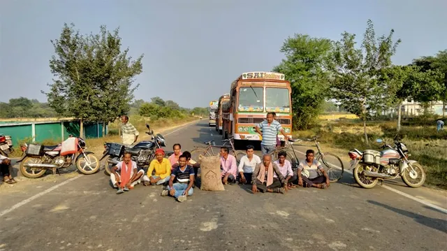 ମଣ୍ଡି ଆରମ୍ଭରୁ ଅବ୍ୟବସ୍ଥା, ପ୍ରତିବାଦରେ ଚାଷୀଙ୍କ ରାସ୍ତାରୋକ