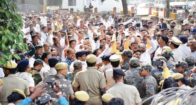 ୫୪ ଓକିଲଙ୍କ ଉପରୁ ନିଲମ୍ବନ ଉଠିଲା