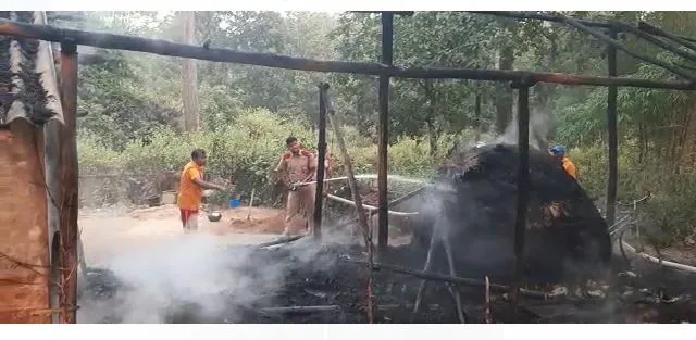 ଘରେ ଲାଗିଲା ନିଆଁ, ପୋଡି ପାଉଁଶ ହୋଇଗଲା ବର୍ଷ ତମାମର ଖାଦ୍ୟ