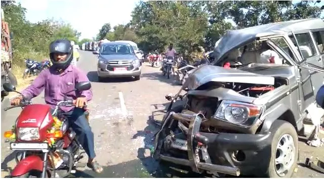 ବୋଲେରୋକୁ ଚାପିଦେଲା ଦ୍ରୁତଗାମୀ ଟ୍ରକ୍‌; ଚାଳକ ଓ ଗୋଟିଏ ପରିବାରର ୫ ଜଣ ଗୁରୁତର, ଉଦ୍ଧାର କଲେ ଜିଲ୍ଲା ପରିଷଦ ଅଧ୍ୟକ୍ଷ