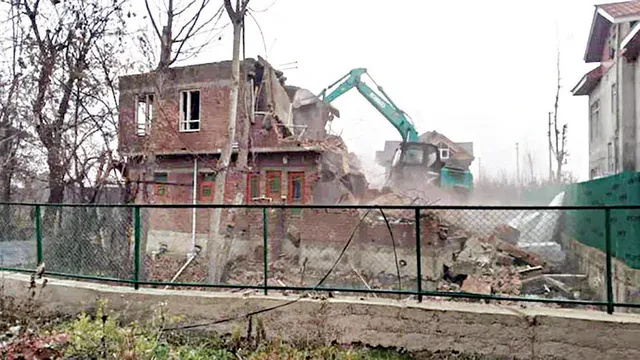 ଜୈସ୍‌ ଆତଙ୍କବାଦୀର ଘରକୁ ମାଟି‌ରେ ମିଶାଇଲା ପ୍ରଶାସନ