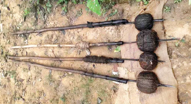 ହାତୀଙ୍କୁ ଦିଆହେବ ଚେଙ୍କ! ନିଆଁ ​ତେଣ୍ଟା ପ୍ରସ୍ତୁତ କଲେଣି ଗ୍ରାମବାସୀ