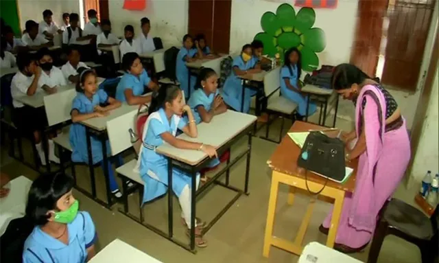 ନଜର ଦିଅନ୍ତୁ ସରକାର: ବାହାର ଜିଲ୍ଲା ଶିକ୍ଷକଙ୍କ ଭାଷା ବୁଝିପାରୁ ନାହାନ୍ତି ଆଦିବାସୀ ପିଲା