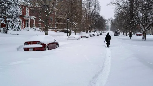 ଆମେରିକାରେ ବରଫଝଡ଼ : କାରରେ ପୋତି ହୋଇ ଜୀବନ ହରାଇଲେ ଯୁବତୀ