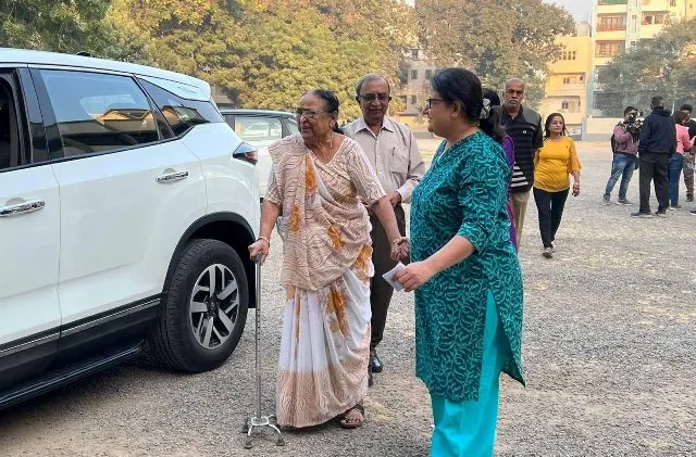 ଗୁଜରାଟ ନିର୍ବାଚନ: ୮୯ ଆସନ ପାଇଁ ଭୋଟ୍‌ ଗ୍ରହଣ ଆରମ୍ଭ; ରେକର୍ଡ ସଂଖ୍ୟାରେ ଭୋଟ୍‌ ଦେବା ପାଇଁ ଜନତାଙ୍କୁ ପ୍ରଧାନମନ୍ତ୍ରୀଙ୍କ ଅନୁରୋଧ