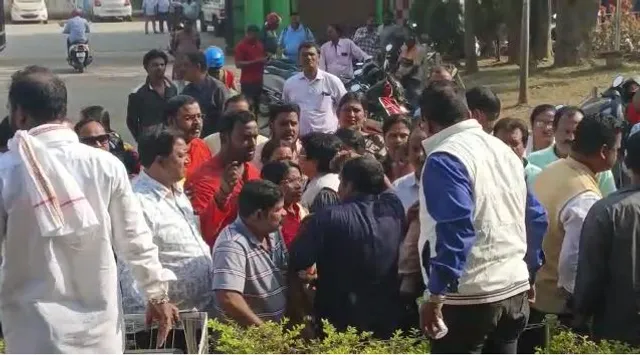 ସିଏମସି କାର୍ଯ୍ୟାଳୟରେ ତାଲା ପକାଇଲେ କର୍ପୋରେଟର