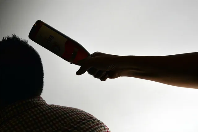 ଶିକ୍ଷକଙ୍କ ପାଣି ବୋତଲ ମାଡ଼ରେ ଛାତ୍ରଙ୍କ ଫାଟିଲା ମୁଣ୍ଡ   