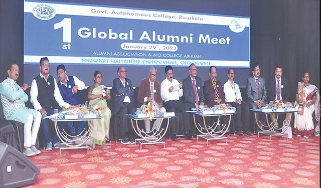 ମା’ମାନେ ହିଁ ଶିକ୍ଷକ : କୁମରବର ଦାସ