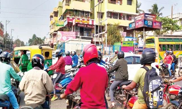 ରବି ଟକିଜ୍‌ ଛକରେ ଉତ୍କଟ ଟ୍ରାଫିକ୍‌ ସମସ୍ୟା