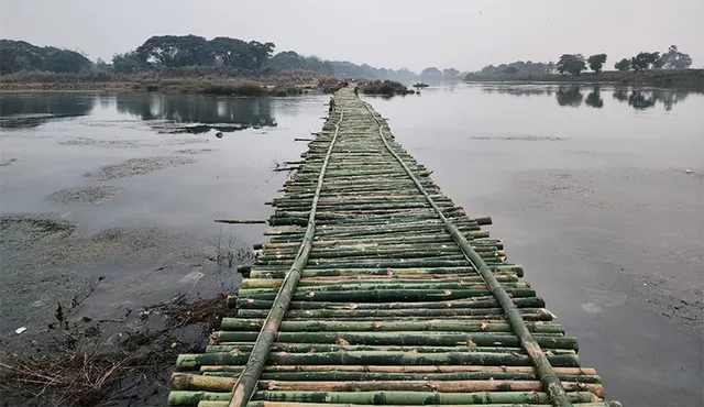 ଏରଡ଼ା ଘାଟରେ ନିର୍ମାଣ ହେଲା ୭୦୦ ଫୁଟର ବାଉଁଶ ପୋଲ