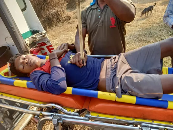 ଛେଳି ଚରାଉଥିବା ସମୟରେ ବର୍ଚ୍ଛାରେ ଭୁସି ହୋଇ ନାବାଳକ ଗୁରୁତର